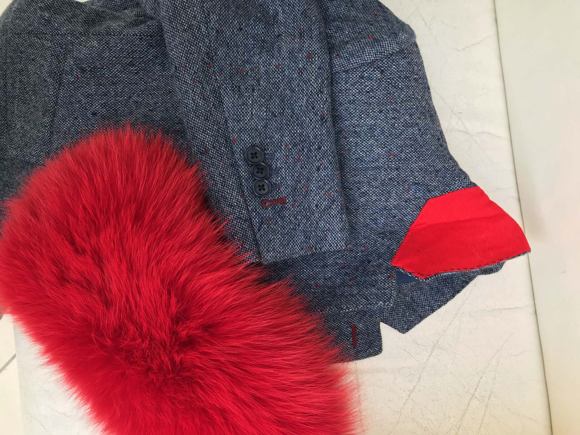 Come indossare i manicotti di pelliccia in primavera